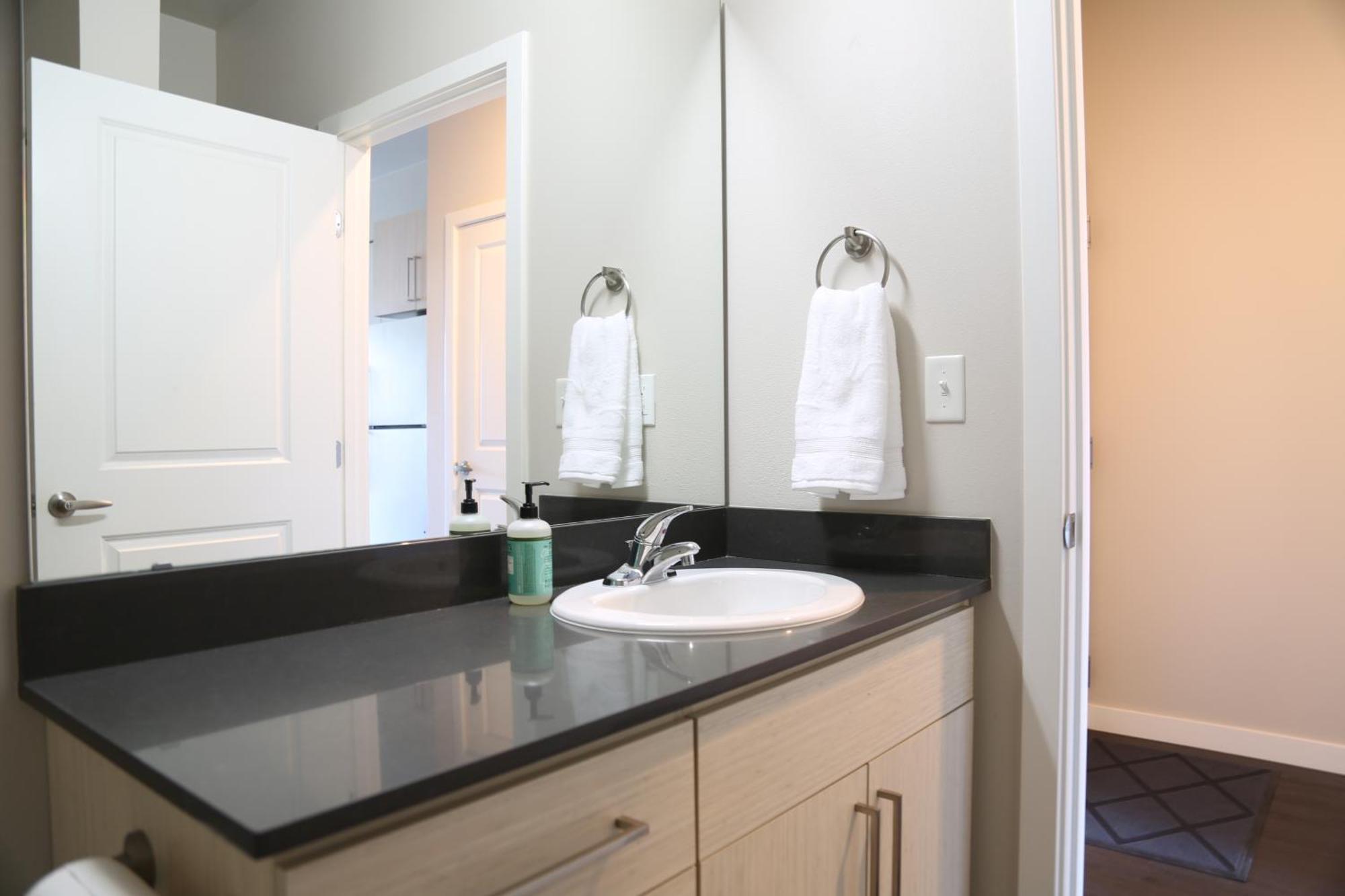Queen Anne Abode - 1 Block From Cpa! - Free Parking! Сиэтл Экстерьер фото